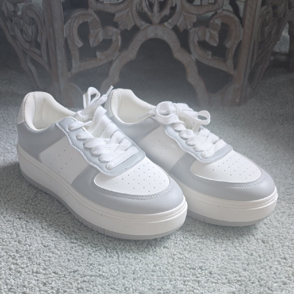 Madden Girl Platform Sneakers Size 7/7.5 NWOB